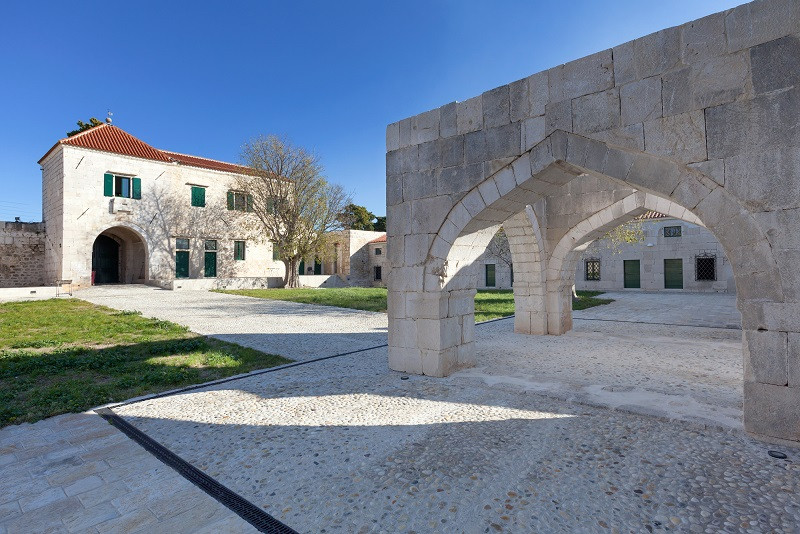 Trčanje u Pakoštanima, spavanje u Maškovića Hanu.